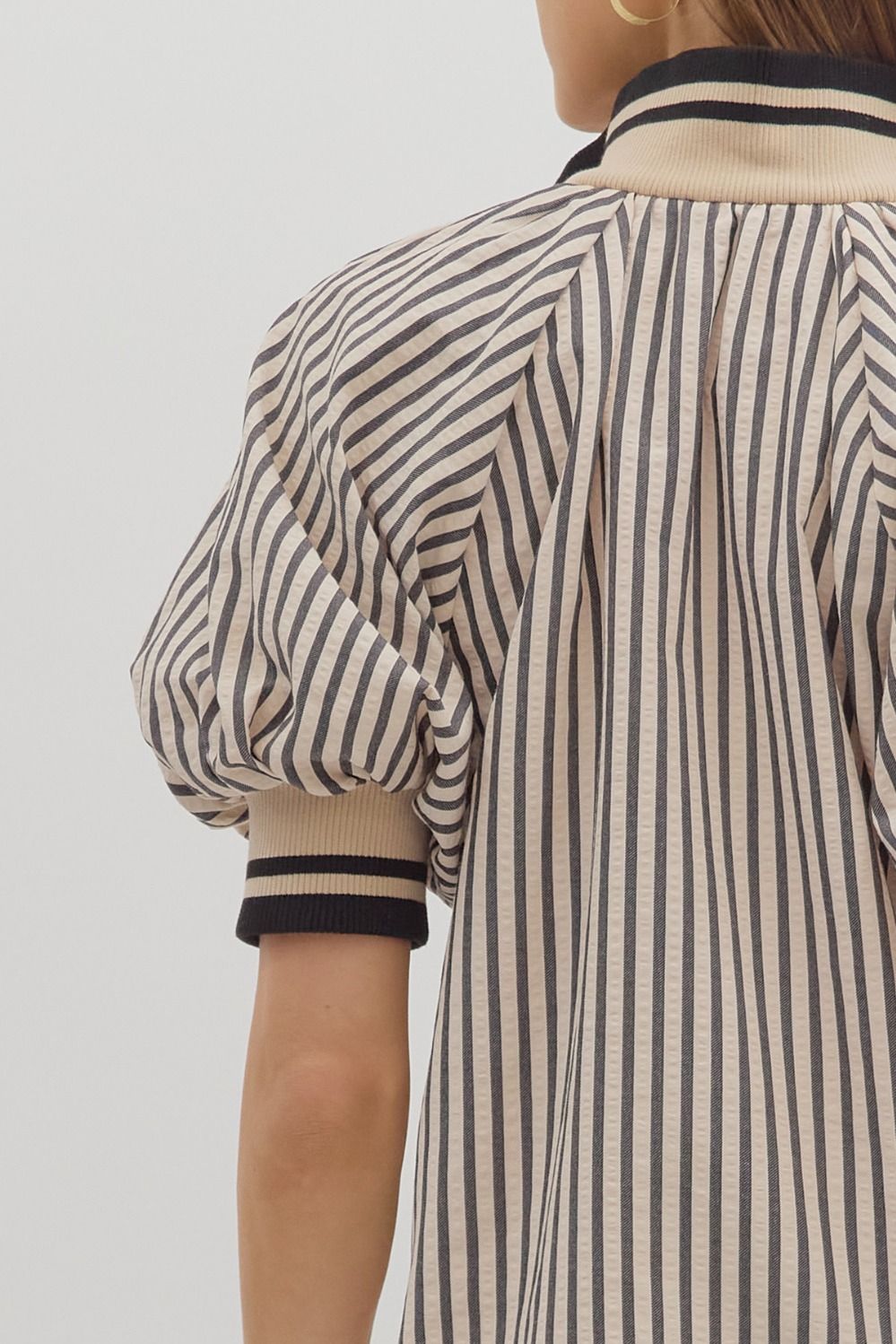 BLACK STRIPE COLLAR BLOUSE