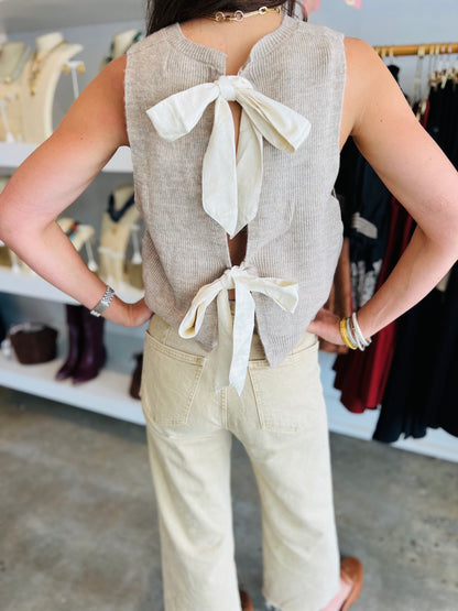 BACK BOW TIE SLEEVELESS SWEATER