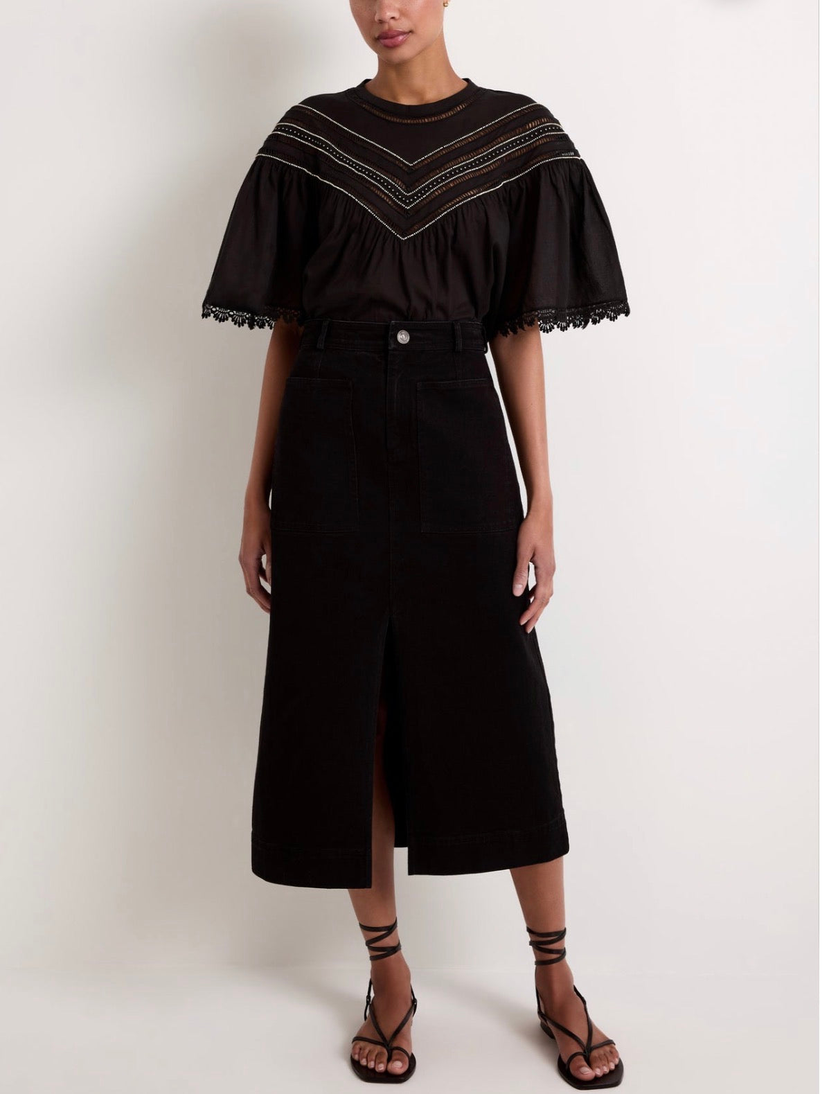 Leighton Skirt Pavement