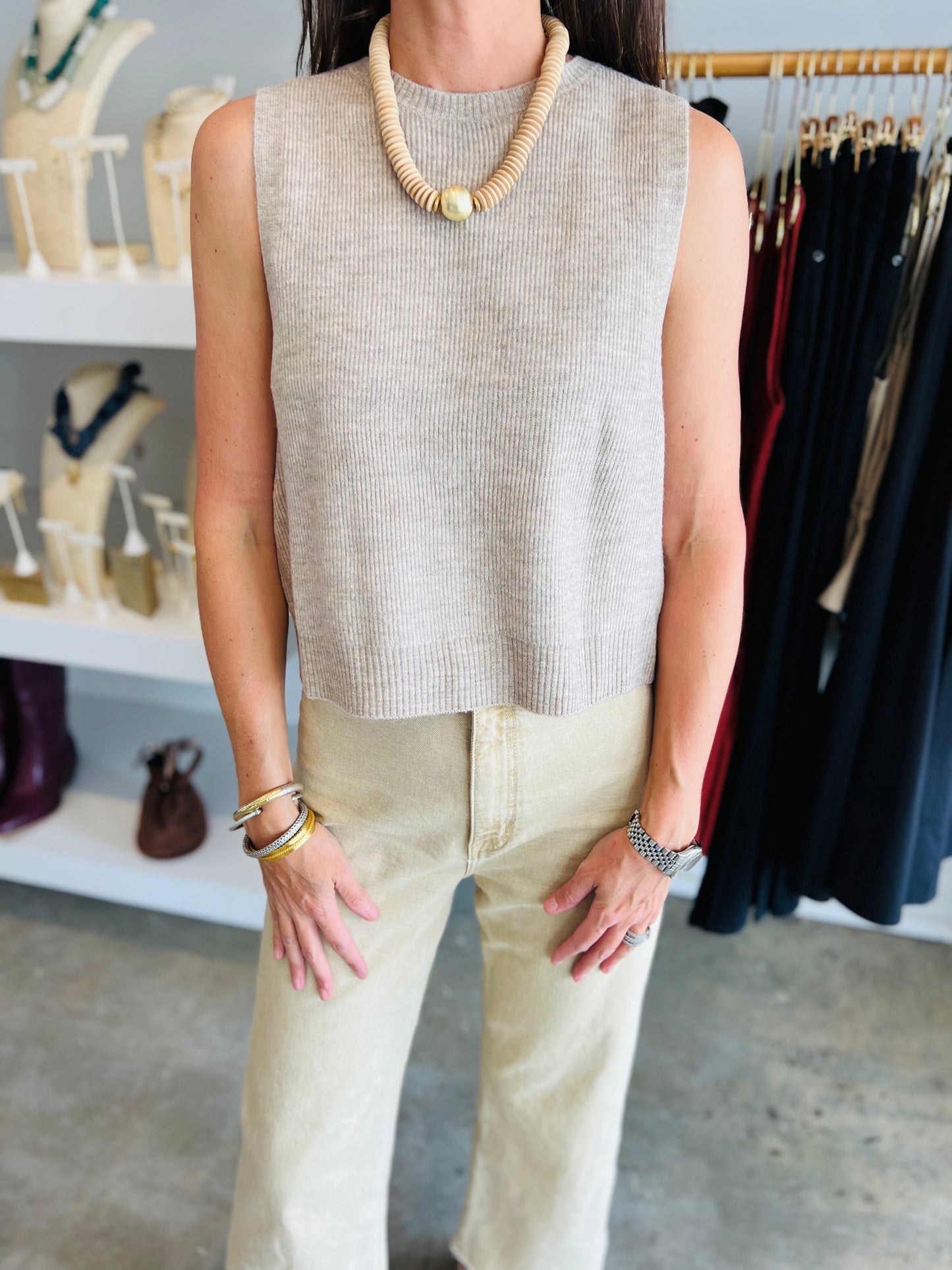 BACK BOW TIE SLEEVELESS SWEATER